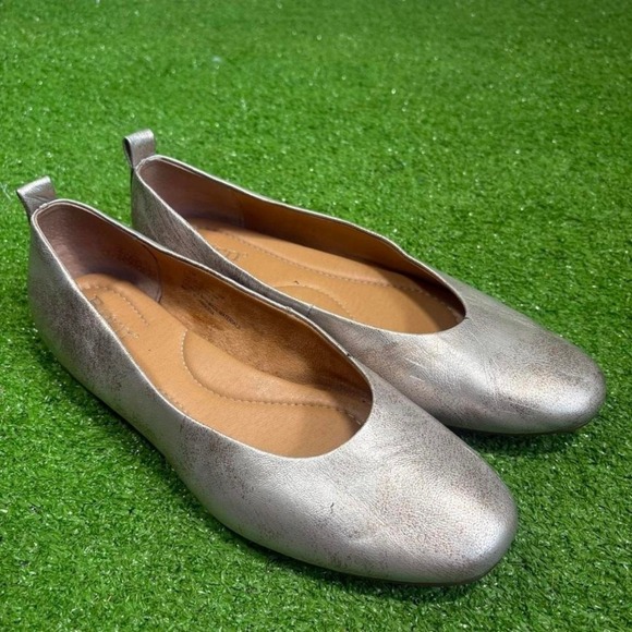 Born Womens Size 7.5 Silver Metallic Balletcore Leather Flats Minimal Slip On - Picture 1 of 7